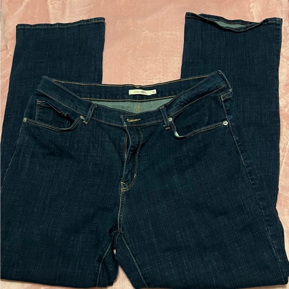 Levi's Size 14 Bootcut Dark Wash Jeans Like New! - Picture 3 of 8